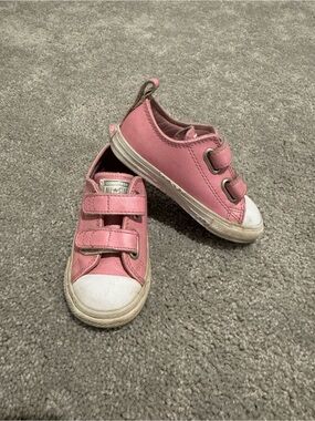 Girls converse size 8